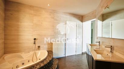 Resale - Villa -
Altea