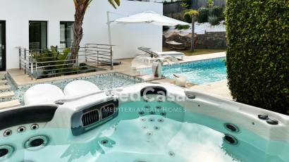 Resale - Villa -
Jávea - Cansalades