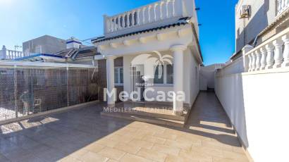 Resale - Villa -
Torrevieja - El chaparral