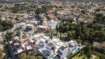 Neubau - Villa -
Coloma