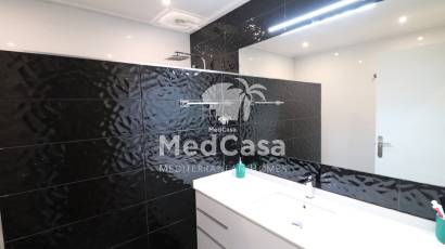 Resale - Townhouse -
Redován - Redovan - Town