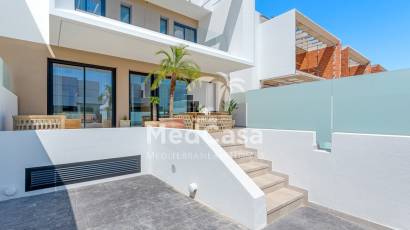 Obra nueva - Semi pareado -
Dolores