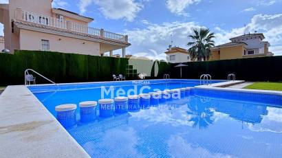 Segunda mano - Villa -
Orihuela Costa