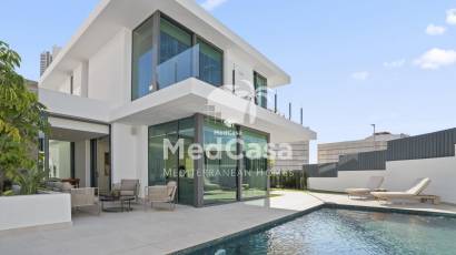 Neubau - Villa -
Benidorm