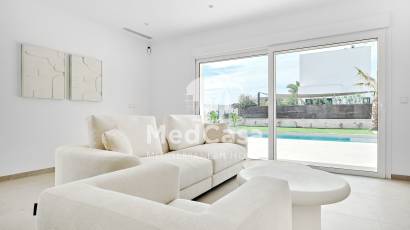 Obra nueva - Villa -
La Herrada