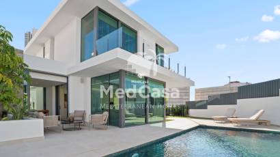 Neubau - Villa -
Benidorm