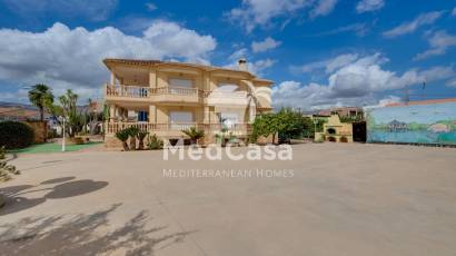 Resale - Villa -
Orihuela Costa - Hurchillo