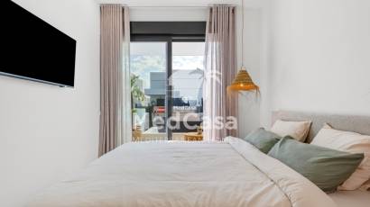 Obra nueva - Semi pareado -
Dolores