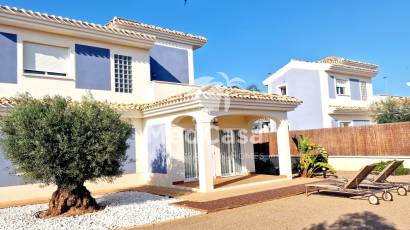 Obra nueva - Villa -
Purias