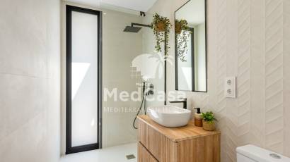 Obra nueva - Semi pareado -
Dolores