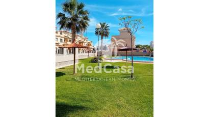 Segunda mano - Adosado esquina -
Orihuela Costa - Villamartín