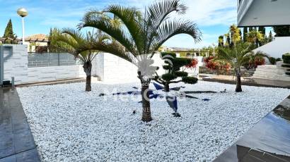 Resale - Villa -
Jávea - Cansalades
