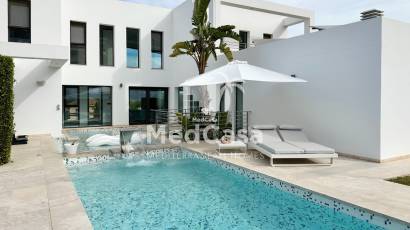 Resale - Villa -
Jávea - Cansalades