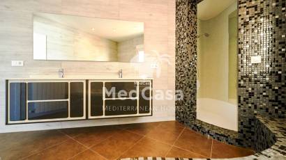 Resale - Villa -
Altea