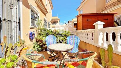 Wiederverkauf - Eckreihenhaus -
Orihuela Costa - Villamartín