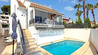 Resale - Villa -
Orihuela Costa - Villamartín