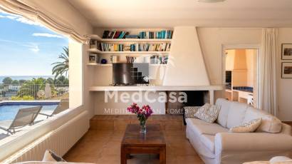 Resale - Villa -
Moraira - Benimeit