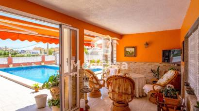 Resale - Villa -
Orihuela Costa - Campoamor