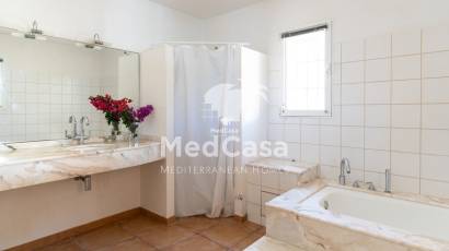 Resale - Villa -
Moraira - Benimeit