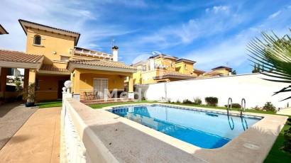 Resale - Villa -
Orihuela Costa - Cabo Roig