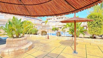 Wiederverkauf - Eckreihenhaus -
Orihuela Costa - Villamartín