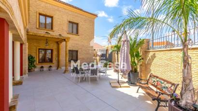 Resale - Villa -
La Aparecida - Orihuela