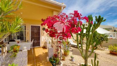 Resale - Semi detached  -
Torrevieja - Nueva Torrevieja - Aguas Nuevas