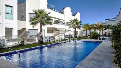 Segunda mano - Apartamento planta baja -
Torrevieja