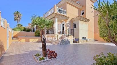 Segunda mano - Villa -
Orihuela Costa