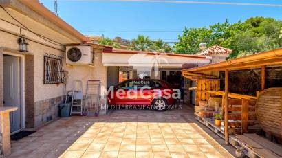 Resale - Villa -
Orihuela Costa - Campoamor