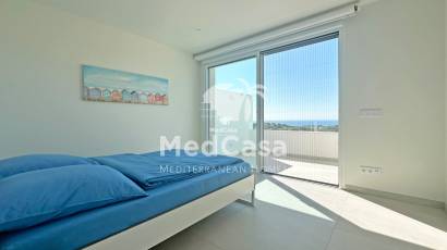 Resale - Villa -
Moraira - Benimeit