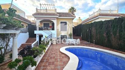 Segunda mano - Villa -
Ciudad Quesada