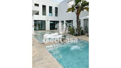 Resale - Villa -
Jávea - Cansalades