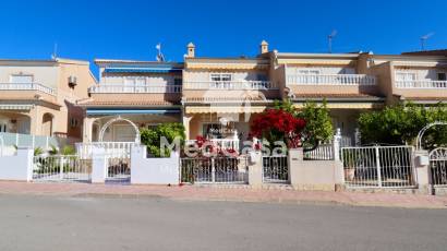 Resale - Townhouse -
Ciudad Quesada - Doña Pepa