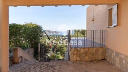 Resale - Villa -
Moraira - Benimeit
