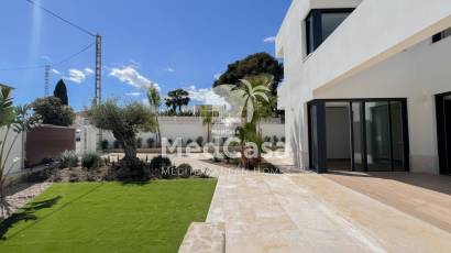 Obra nueva - Villa -
Benissa