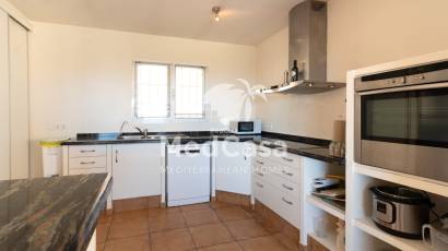 Resale - Villa -
Moraira - Benimeit