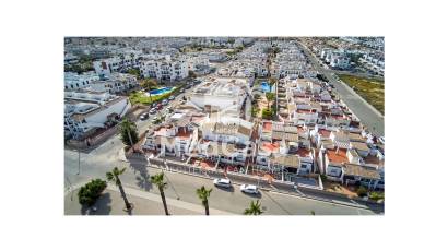 Wiederverkauf - Eckreihenhaus -
Orihuela Costa - Punta Prima