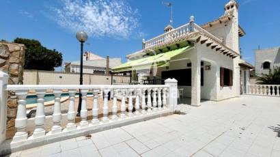 Segunda mano - Villa -
Orihuela Costa - La Zenia