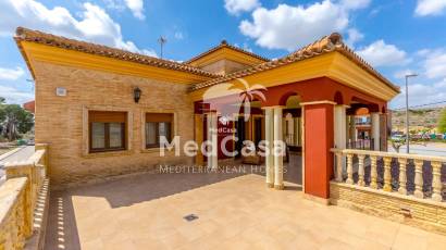 Resale - Villa -
La Aparecida - Orihuela