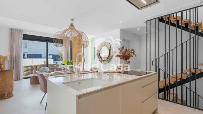 Obra nueva - Semi pareado -
Dolores