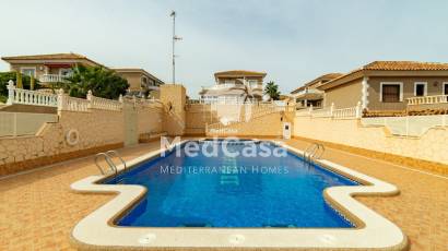 Resale - Villa -
Torrevieja - Los Balcones