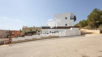 Obra nueva - Villa -
Polop de La Marina