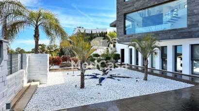 Resale - Villa -
Jávea - Cansalades