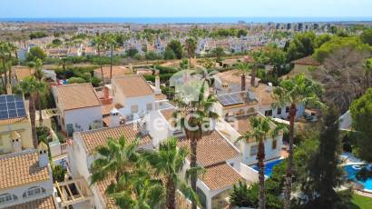 Resale - Villa -
Orihuela Costa - Villamartín